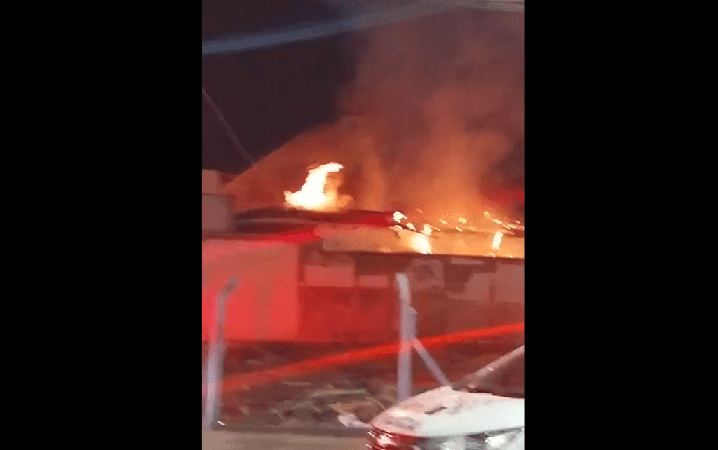 Incêndio destrói prédio