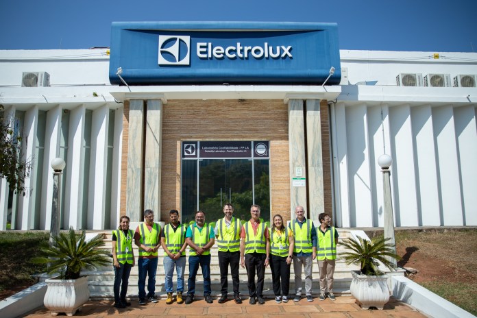 Com investimento de R$ 520 milhões, unidade fabril da Electrolux de São Carlos é a mais moderna do grupo para segmento de fogões e fornos domésticos no mundo Com investimento de R$ 520 milhões, unidade fabril da Electrolux de São Carlos é a mais moderna do grupo para segmento de fogões e fornos domésticos no mundo
