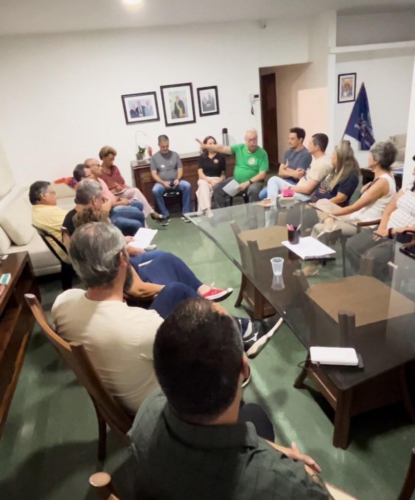 Newton se reuniu com moradores