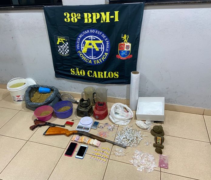 Mulher é detida e drogas são apreendidas