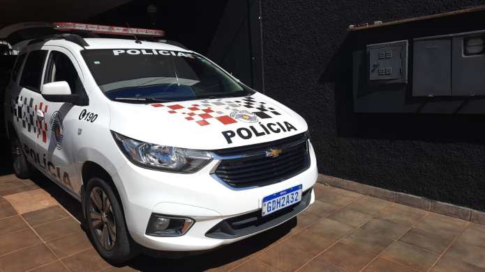 Na manhã desta sexta-feira, 2 de agosto de 2024, policiais militares da Força Tática de São Carlos, com o apoio de viaturas do Rádio Patrulhamento, detiveram um indivíduo após a localização de um corpo decapitado na cidade Na manhã desta sexta-feira, 2 de agosto de 2024, policiais militares da Força Tática de São Carlos, com o apoio de viaturas do Rádio Patrulhamento, detiveram um indivíduo após a localização de um corpo decapitado na cidade