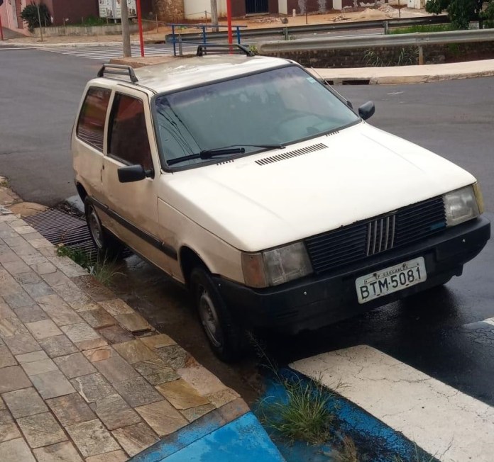 Fiat Uno foi furtado Fiat Uno foi furtado
