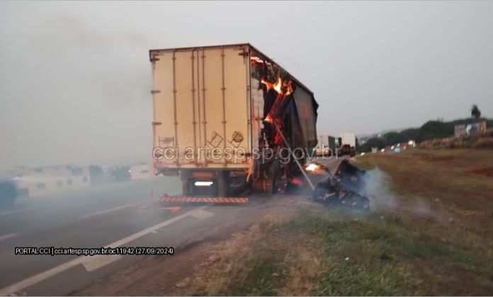 Caminhão pegou fogo Caminhão pegou fogo