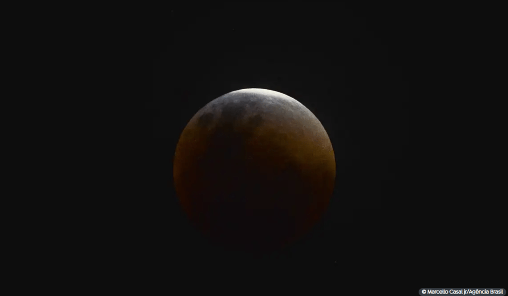 Hojte tem eclipse