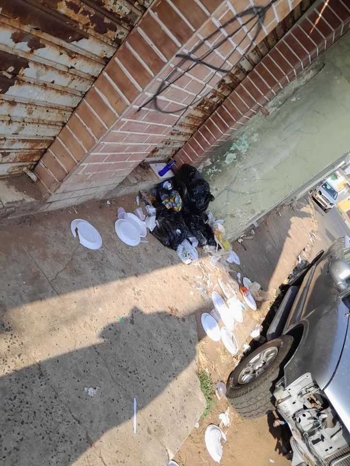 Rua Eugênio de Andrade Egas acumula sujeira