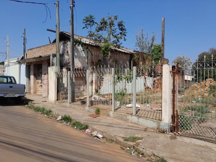 Rua Eugênio de Andrade Egas acumula sujeira