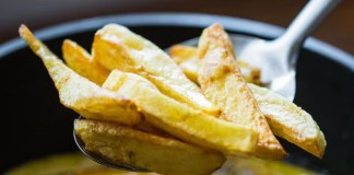 Batata frita bem sequinha com amido de milho