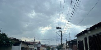 Chuva fraca no fim de tarde para refrescar em São Carlos