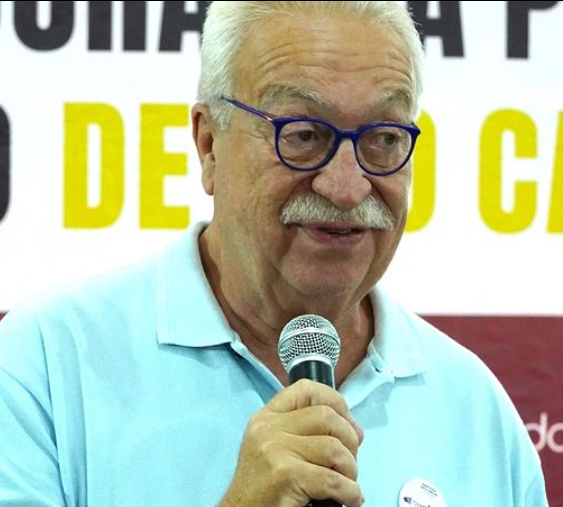 O ex-prefeito Newton Lima deu entrada no hospital da Unimed São Carlos na terça-feira (22) para o tratamento de uma pneumonia. O ex-prefeito Newton Lima deu entrada no hospital da Unimed São Carlos na terça-feira (22) para o tratamento de uma pneumonia.