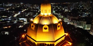 Cúpula da Catedral de São Carlos volta a ser iluminada, revitalizando cartão postal da cidade