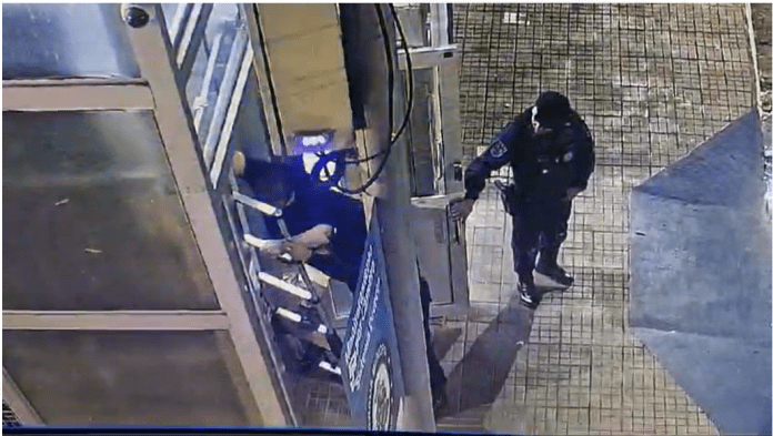 Casal foi resgatado Casal foi resgatado