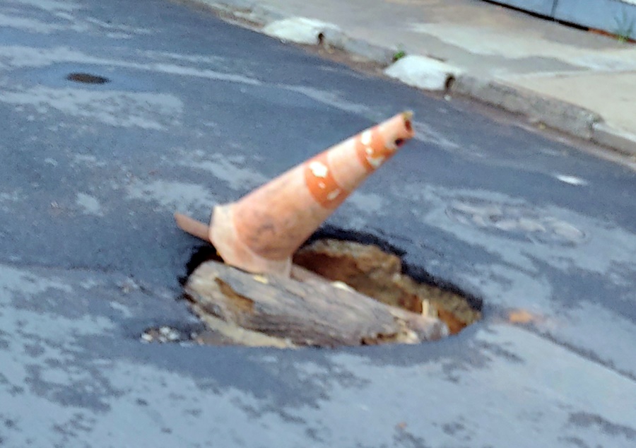 Moradora pede providências do SAAE no Presidente Collor