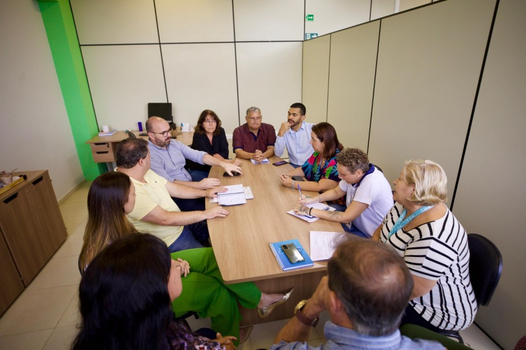 Netto se reuniu com equipe