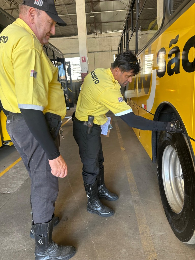 Ônibus foram fiscalizados