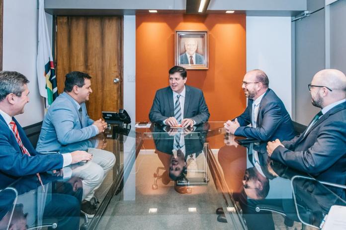 Netto Donato com Baleia Rossi