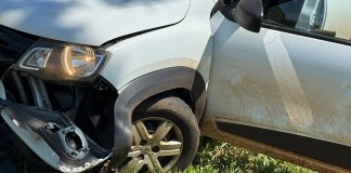Motorista perde controle de veículo na alça de acesso na SP 215