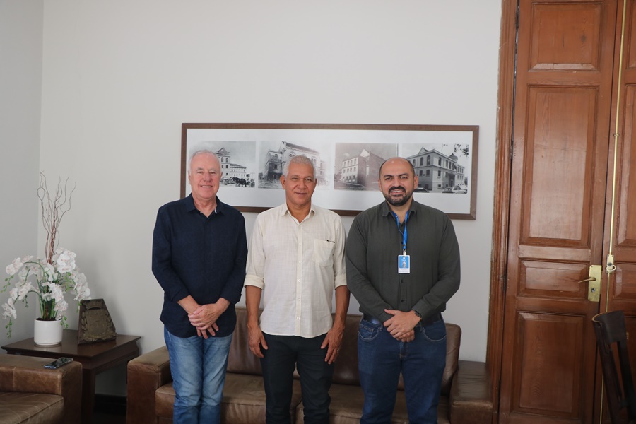 Presidente da Câmara Lucão Fernandes recebe a visita do provedor da Santa Casa