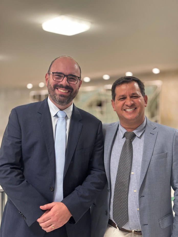 80e9b585-a33e-43fa-ae2e-5a038ff66c2a-1