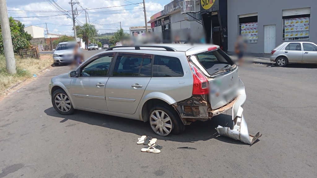 Veículo teve danos