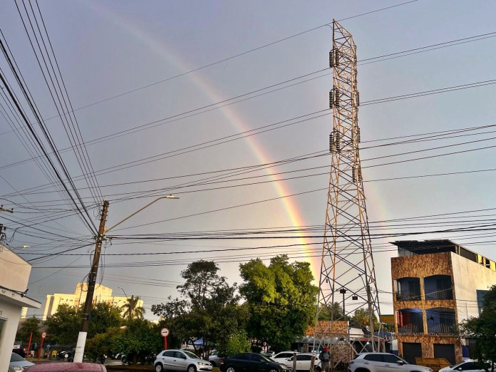Arco-íris encanta moradores de São Carlos após tempestade no fim da tarde desta sexta-feira (25) Arco-íris encanta moradores de São Carlos após tempestade no fim da tarde desta sexta-feira (25)