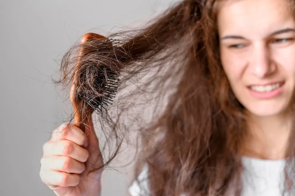 4 sinais de que seu cabelo está danificado e como reverter