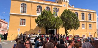 Servidores municipais protestam, mas votação de reajuste salarial deve ser mantida