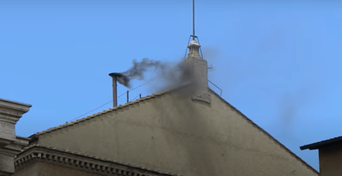 Conclave tem fumaça preta Conclave tem fumaça preta