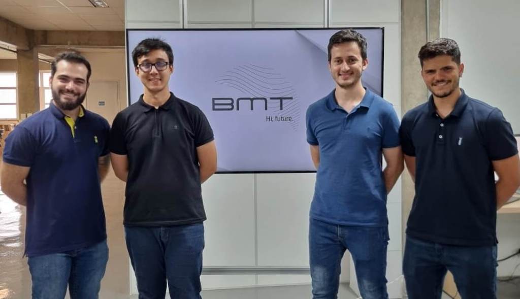 Da esquerda para direita, Pedro Saletti, Calvin Suzuki, Pedro Malagutti e Guilherme Soares, engenheiros formados pela EESC e fundadores da startup.