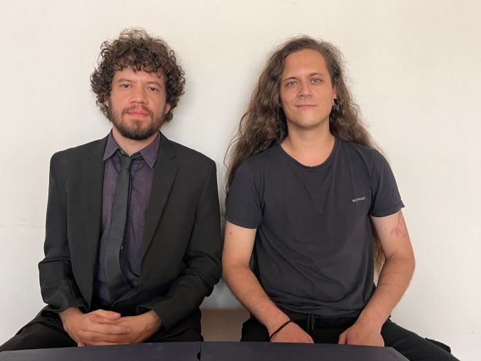 nickolas O advogado Caio Garcia e Nickolas durante entrevista