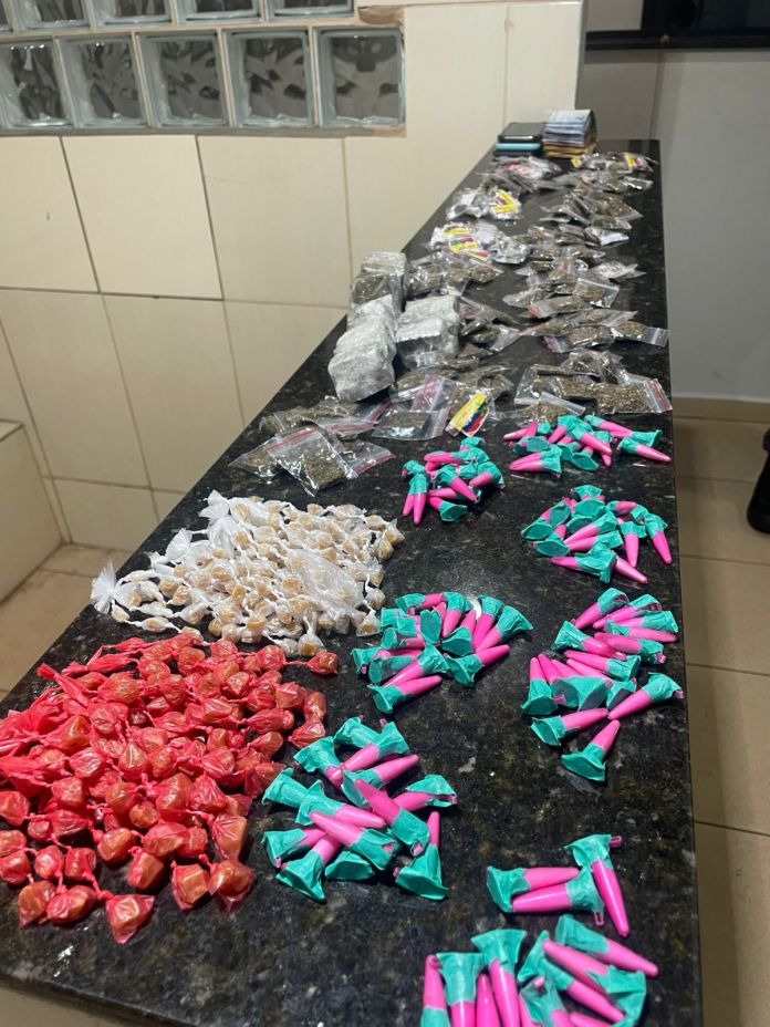 Drogas apreendidas pela PM Drogas apreendidas pela PM
