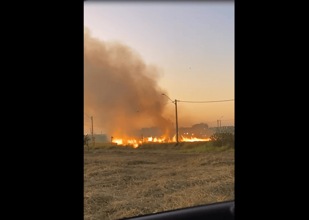 Incêndio em estrada municipal