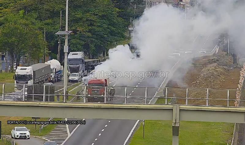 Caminhão pegou fogo