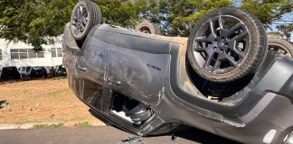 Capotamento na Praça Itália