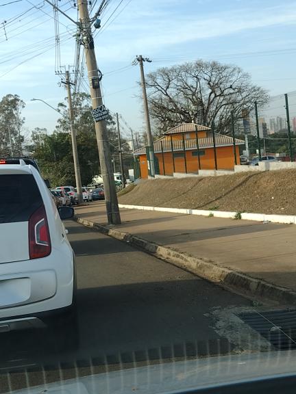 ray wesley harrick “Quem passa pela Ray Wesley Herrick no Jockey Club sabe bem o sufoco. Veja o relato dos moradores e entenda por que o trânsito na região virou um verdadeiro caos!”