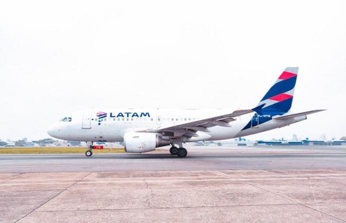 aviao.vosmar LATAM vai receber 74 novas aeronaves da Embraer a partir de 2026