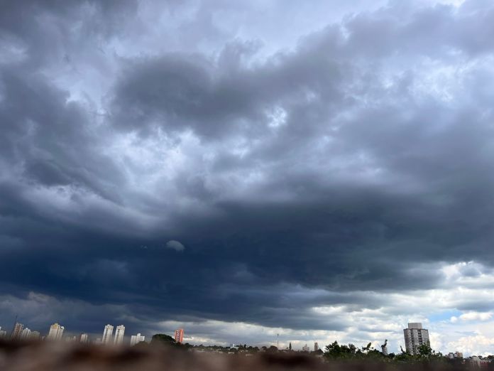 tempo fechado Chuva chegando