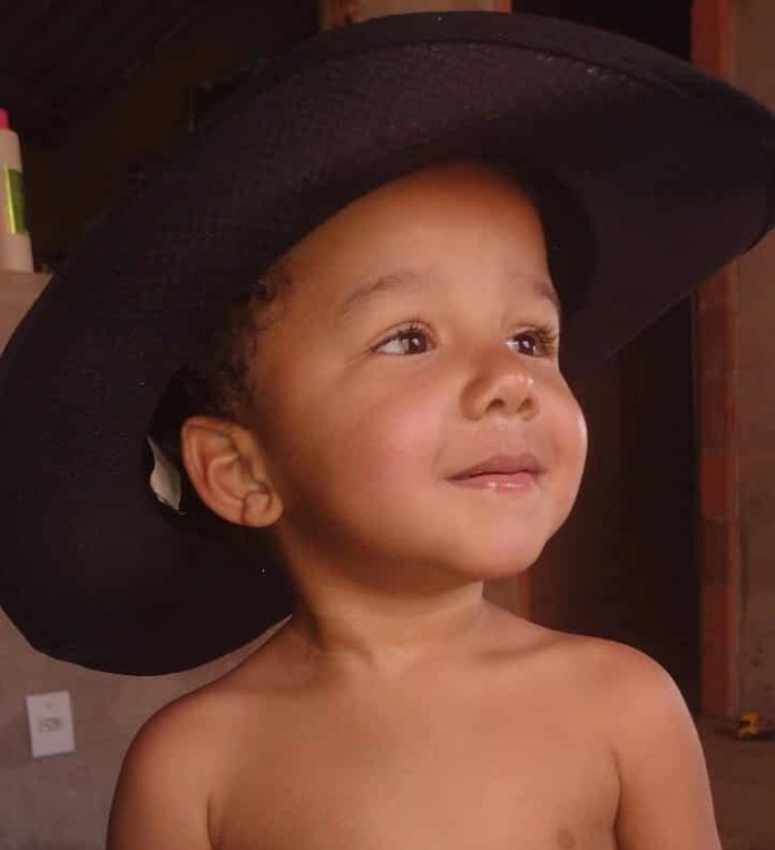 Mãe reforça pedido de oração por Raphael Henrique internado na UTI da Santa Casa Mãe reforça pedido de oração por Raphael Henrique internado na UTI da Santa Casa