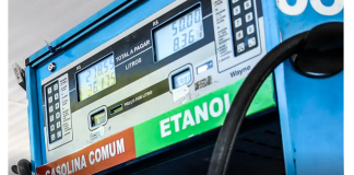 Petrobras reduz preço da gasolina em 4,9% a partir de terça-feira