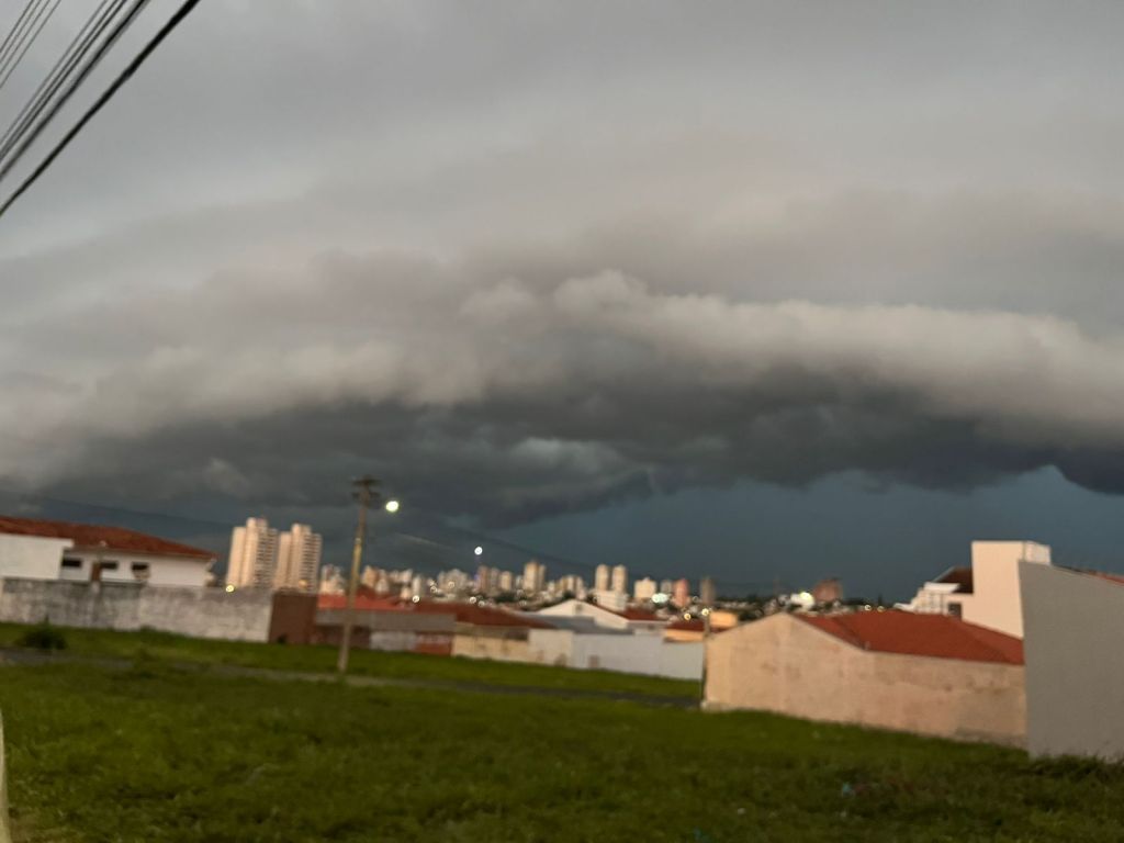 Nuvem colchão no céu de São Carlos