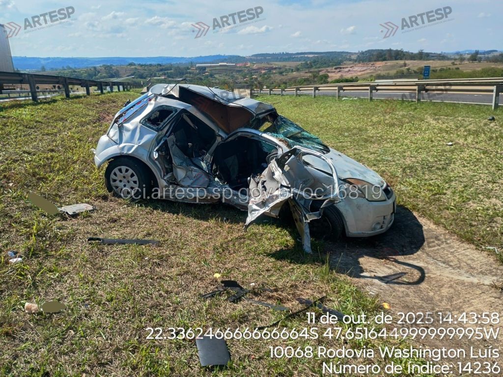 Mulher morre após capotamento