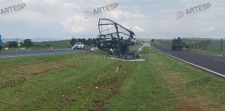 Outdoor cai sobre fiação e interdita Rodovia Anhanguera em Cravinhos após forte tempestade