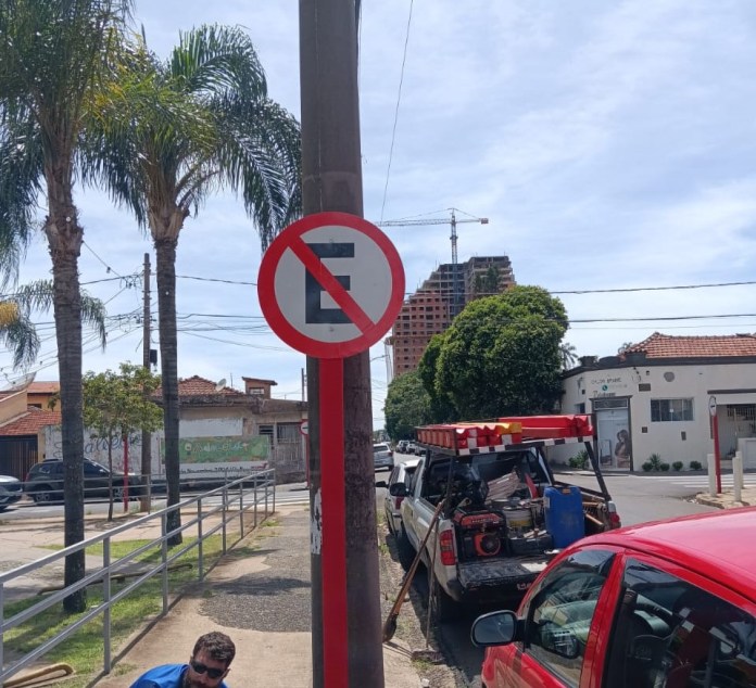 Prefeitura proibirá estacionamento em parte da XV de Novembro
