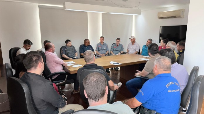 A Prefeitura de São Carlos entrou em estado de atenção nesta sexta-feira (07/11), após a Defesa Civil do Estado de São Paulo emitir um alerta para a formação de um ciclone extratropical que pode atingir a região central do Estado neste final de semana. A Prefeitura de São Carlos entrou em estado de atenção nesta sexta-feira (07/11), após a Defesa Civil do Estado de São Paulo emitir um alerta para a formação de um ciclone extratropical que pode atingir a região central do Estado neste final de semana.