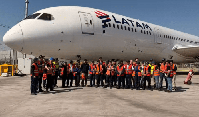 LATAM conclui modernização da cabine do primeiro Boeing 787-9 Dreamliner