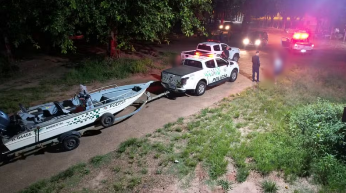 Barco com seis pessoas fica à deriva em rio, mas todos são resgatados após quatro horas de buscas Barco com seis pessoas fica à deriva em rio, mas todos são resgatados após quatro horas de buscas