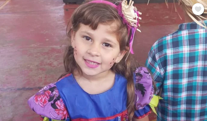 Emanuelly tem oito anos