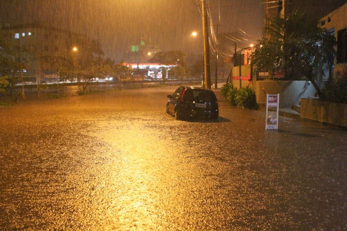 Como nos informamos sobre as enchentes? Como nos informamos sobre as enchentes?