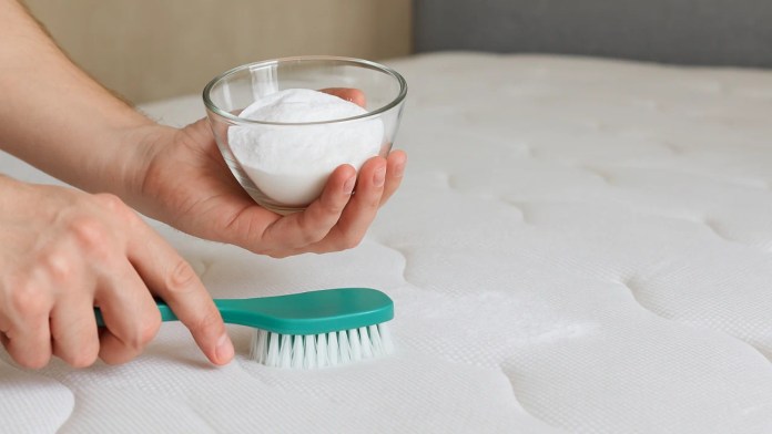 Saiba como eliminar odores do colchão e melhorar o conforto com bicarbonato