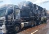 Caminhão pega fogo na SP 255