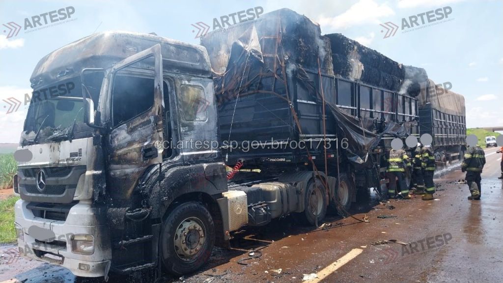 Caminhão pega fogo na SP 255